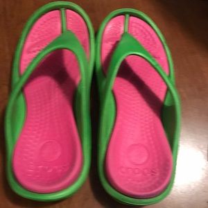 Croc flip flops. W5. Used